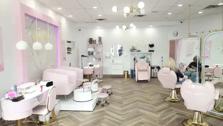 https://cdn.salonspotlight.com/photos/TmYCokKCFvQXv070jFfS/4c6499c9-df59-4992-9aae-1cc244448a6f_720x720