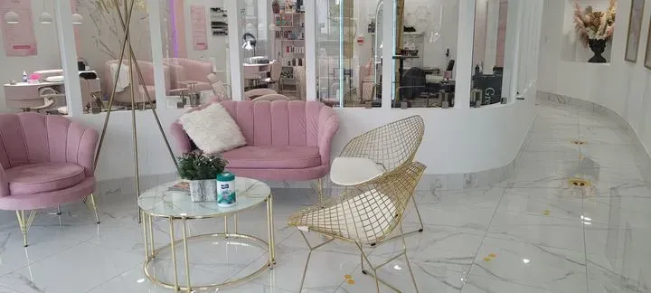 https://cdn.salonspotlight.com/photos/TmYCokKCFvQXv070jFfS/825b5e04-a0cf-4928-832b-f47b4b9bc89b_720x720