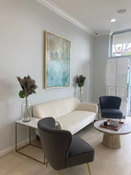 https://cdn.salonspotlight.com/photos/Tmg6PKNntNHgnrTd4AyW/1f72450a-7612-4aa2-8b67-01bc81d03ed1_720x720