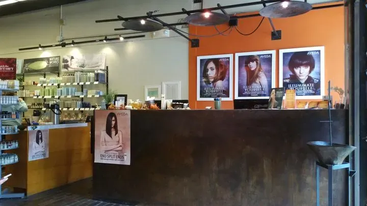 https://cdn.salonspotlight.com/photos/Tnup8PwnYLtI5ygg7sc5/9330df79-3e86-4435-83f9-ad23551aa80c_720x720