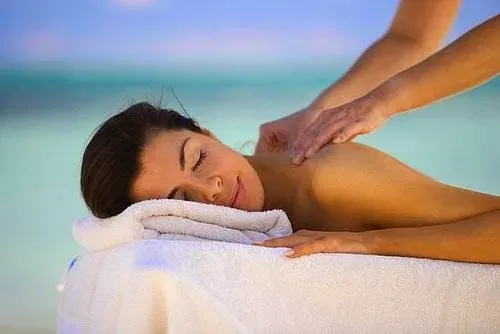 https://cdn.salonspotlight.com/photos/ToGSTbLJbWjV82nhBXLu/0ba1cb1b-54e9-49bb-9d7f-512454aab9c9_720x720