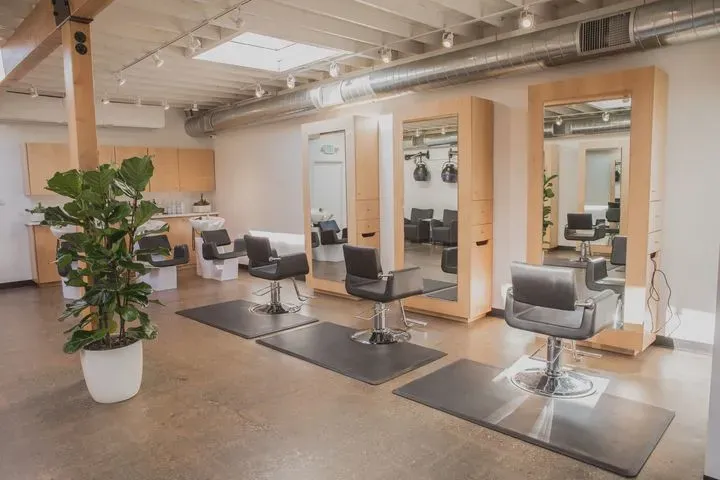 https://cdn.salonspotlight.com/photos/TotsSoJxAsMrRtYlo3c4/cbaa1896-96b4-477b-bcb5-346cc5fe577f_720x720