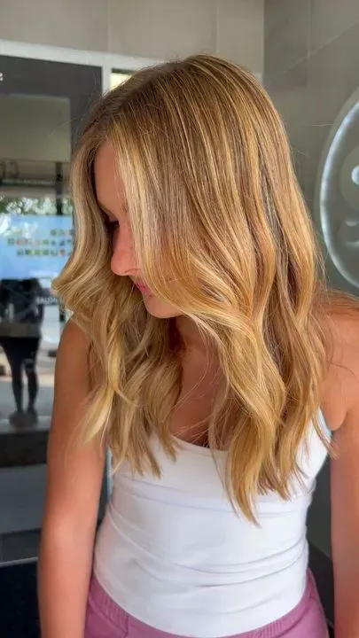 https://cdn.salonspotlight.com/photos/TpeHNz6jTE7gNuDxhzdy/ec35e9d7-5ffa-43a9-a076-425e8bc8229d_720x720