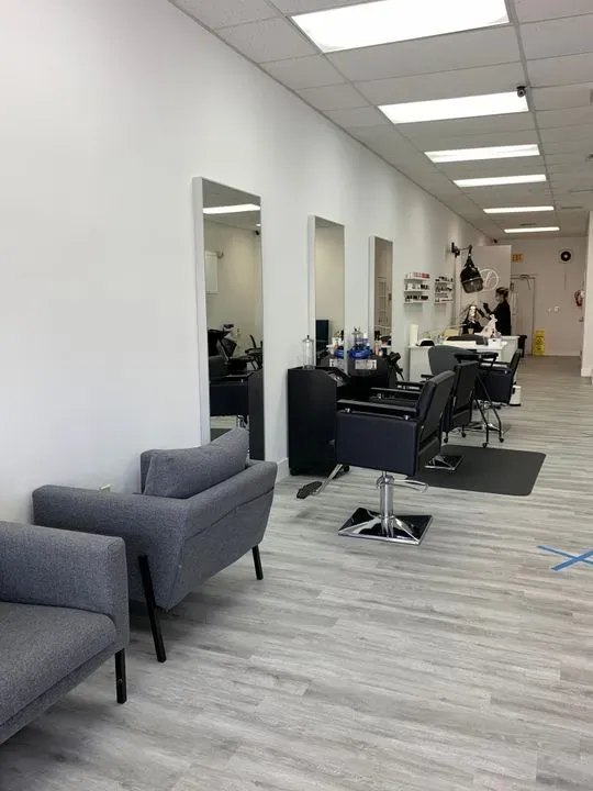 https://cdn.salonspotlight.com/photos/Tqp3CJE5eGPsHarNZGHb/59bcb60f-d779-43c4-98ca-b5d20ced5232_720x720
