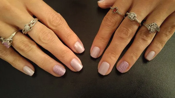 https://cdn.salonspotlight.com/photos/TsJ7mnOAEgJqnQYnTXls/629b5920-e54e-469f-bde3-d0302e5a8b91_720x720