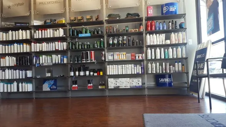https://cdn.salonspotlight.com/photos/TsfED3Bc0itnKLkJ80Jm/6959f9b0-f79c-4c17-b10b-5c504300f7a6_720x720