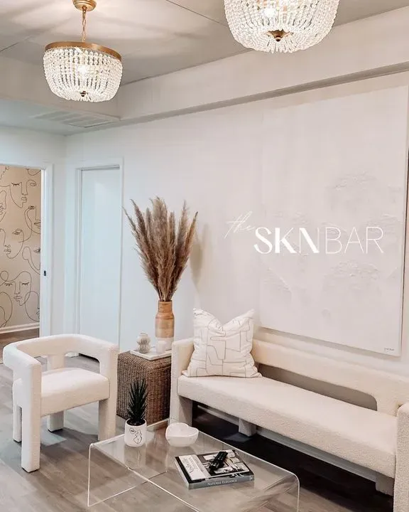 https://cdn.salonspotlight.com/photos/TtRj0XD5g2q1e3AMSU5q/90596c9a-4658-4d4b-99b1-917993e7655d_720x720