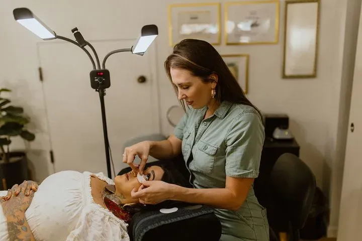 https://cdn.salonspotlight.com/photos/TtaJAwcQOlbsBD2zFKTl/195f5bb3-cb8d-4148-8c09-59f3dd6027a9_720x720