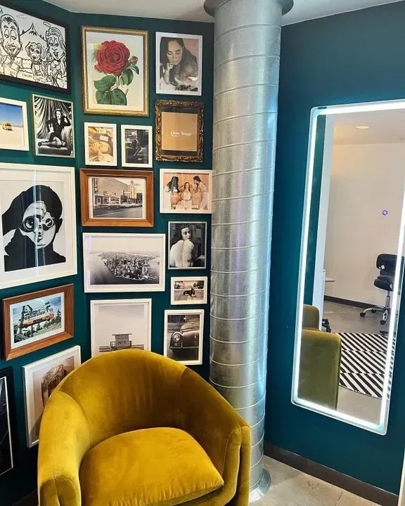 https://cdn.salonspotlight.com/photos/TtaJAwcQOlbsBD2zFKTl/2a58ac8b-de11-47d9-9e02-91fdd1d9d165_720x720