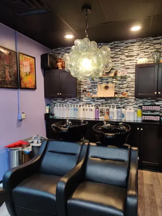 https://cdn.salonspotlight.com/photos/TtyFx5mOTtvz38fekVKt/24674959-673e-4c75-8bcd-c9e9b830ac30_720x720