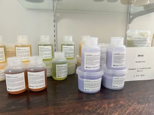 https://cdn.salonspotlight.com/photos/TuVAUXcJsw28zvvFQjL4/06834397-7d1d-47c3-83fe-79180483983f_720x720
