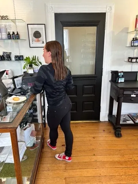 https://cdn.salonspotlight.com/photos/TuVAUXcJsw28zvvFQjL4/dc02b0df-06ee-46af-a760-b202e67b7bce_720x720