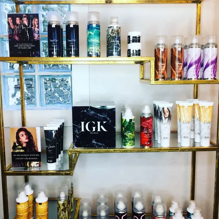 https://cdn.salonspotlight.com/photos/TvjJ7bUei5O57JpJqYgU/c1be2ef4-e0fd-4268-af04-cecbca6e5118_720x720