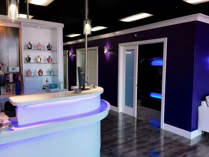 https://cdn.salonspotlight.com/photos/U2BayL3tbDgnbTLclpXJ/f54e9cbe-c4d7-4c34-ab1e-24c040d7aad5_720x720