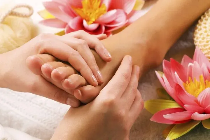 https://cdn.salonspotlight.com/photos/U2cZXO0e7UcZ6rRpPoFE/19beefaf-987a-4d13-9ae8-056bb6dd1bc0_720x720