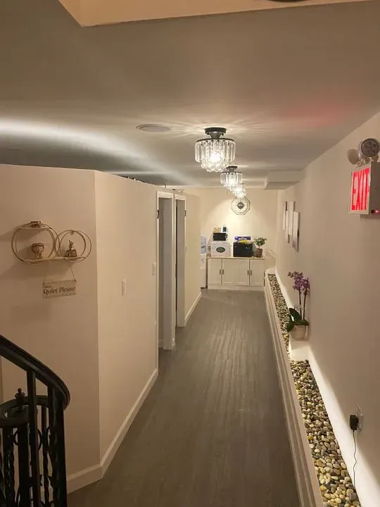 https://cdn.salonspotlight.com/photos/U2cZXO0e7UcZ6rRpPoFE/3c12b28c-d03c-445d-997b-7bfe345ec0d8_720x720