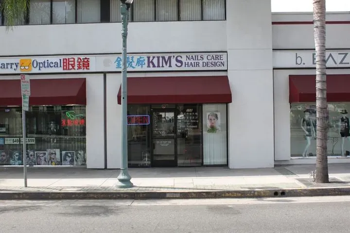 https://cdn.salonspotlight.com/photos/U3lKChLsGbV2NDCw874X/fb8675e1-3944-422a-b78d-1c6a4a057c24_720x720
