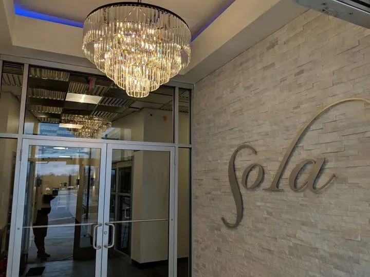 https://cdn.salonspotlight.com/photos/U4Qsc1UyU3om8GoHM0IG/cb15b801-c3ae-4106-875b-44c080298b85_720x720