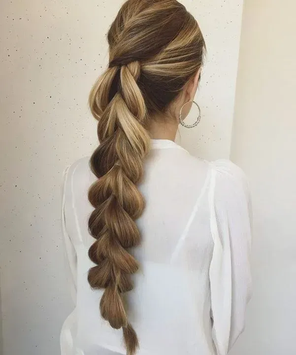 https://cdn.salonspotlight.com/photos/U4YROZh9gFmohRYRsxNS/2e7f76aa-4817-4740-b3fb-fd732d7bc4c3_720x720