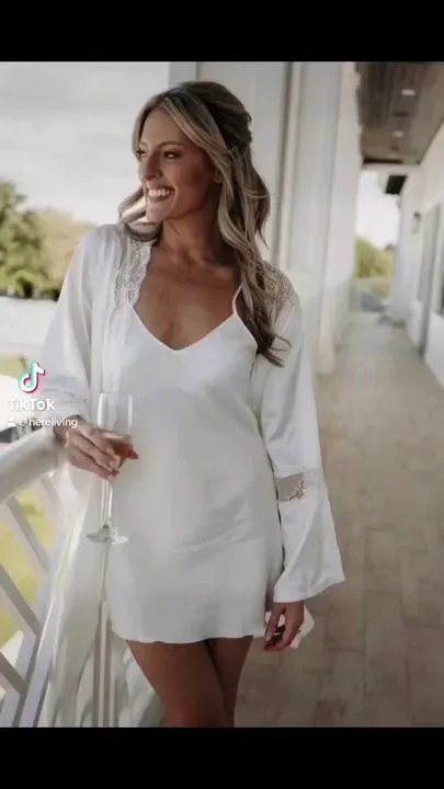 https://cdn.salonspotlight.com/photos/U4YROZh9gFmohRYRsxNS/5d573543-4d3c-4434-af39-047207fc7cfe_720x720