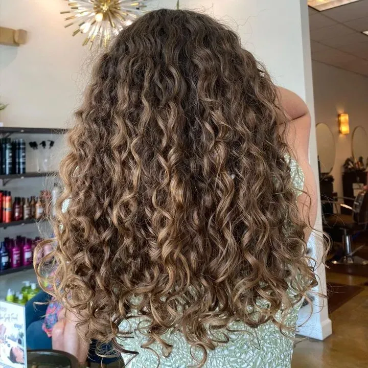 https://cdn.salonspotlight.com/photos/U4YROZh9gFmohRYRsxNS/b117684f-ffe0-46dc-b1b1-31ddf3d23685_720x720
