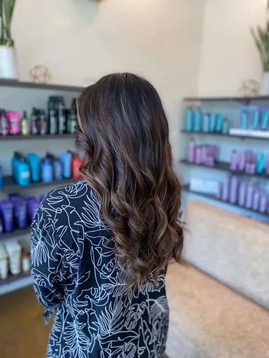 https://cdn.salonspotlight.com/photos/U4YROZh9gFmohRYRsxNS/d1888511-aa33-46c9-bd27-bf86a0e12b0f_720x720