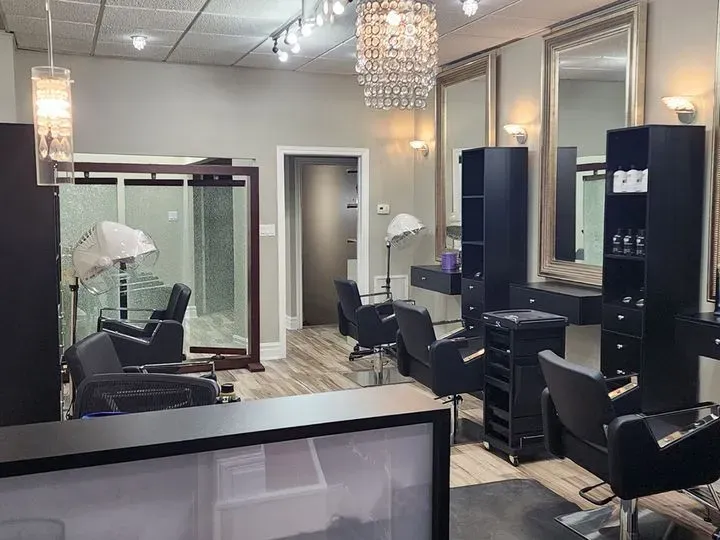 https://cdn.salonspotlight.com/photos/U4rK377BWzUWWp8aBZEh/9ba4c9e0-ba91-4ca0-816c-7fd8857829da_720x720
