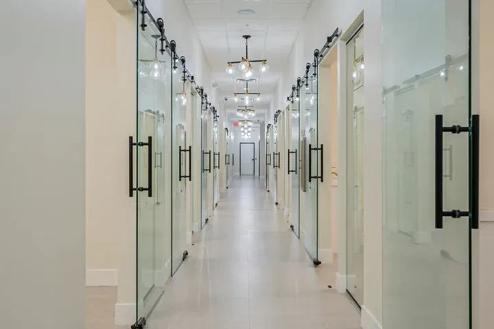 https://cdn.salonspotlight.com/photos/U5lBd3KyX8AzY6QK5l6S/6b9797d6-2785-4a9d-81cb-edbfffc1680b_720x720
