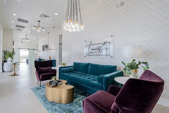 https://cdn.salonspotlight.com/photos/U5lBd3KyX8AzY6QK5l6S/cda8fe47-d098-47c8-8b25-20b42e120452_720x720