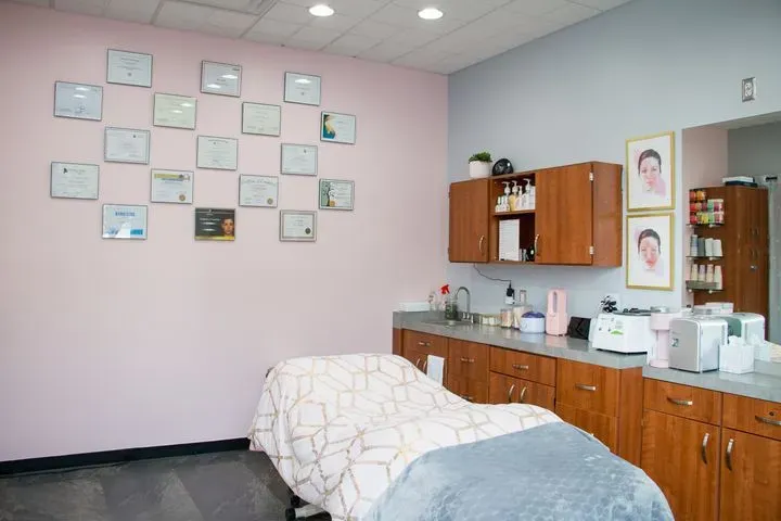 https://cdn.salonspotlight.com/photos/U6995BmZdJxMLwlx7OkA/cfc0e411-2d11-4b73-af8f-ec7529daaa32_720x720