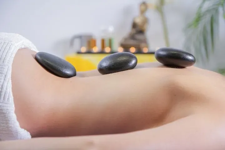 https://cdn.salonspotlight.com/photos/U6htVMgDsR2r5yC2wpTg/768ea377-3bb8-4e64-a5c1-4af1bc768b6a_720x720