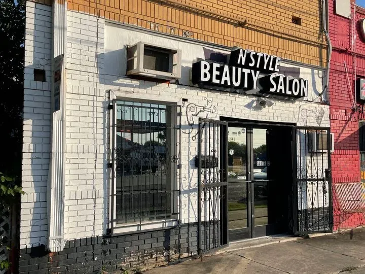 https://cdn.salonspotlight.com/photos/U7K6JSL56WMTWfTvf2tI/6e20356b-9bfc-4754-b5d0-5939177e4b58_720x720