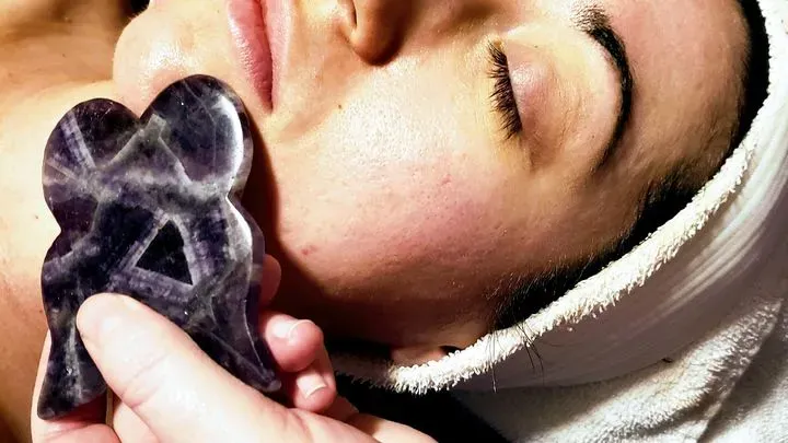 https://cdn.salonspotlight.com/photos/U7XMU4LXHhCZ7wNG64g9/e4e67e74-b700-4277-80c7-53985e41111e_720x720