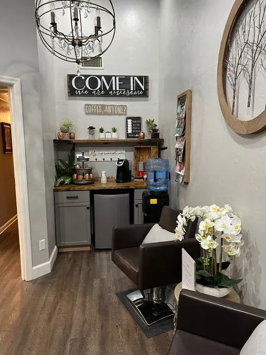 https://cdn.salonspotlight.com/photos/U80cqdnFsOxL20JG9bEK/31ff4aa4-910c-4277-92fe-cfe4bb32f111_720x720