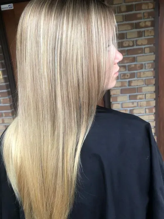 https://cdn.salonspotlight.com/photos/U80cqdnFsOxL20JG9bEK/802edd65-ee3c-444c-add7-7570b40ad654_720x720