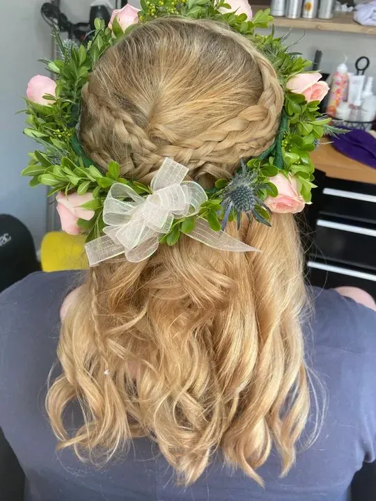 https://cdn.salonspotlight.com/photos/U80cqdnFsOxL20JG9bEK/b975d38c-97c6-4b80-8197-e41497fd7311_720x720