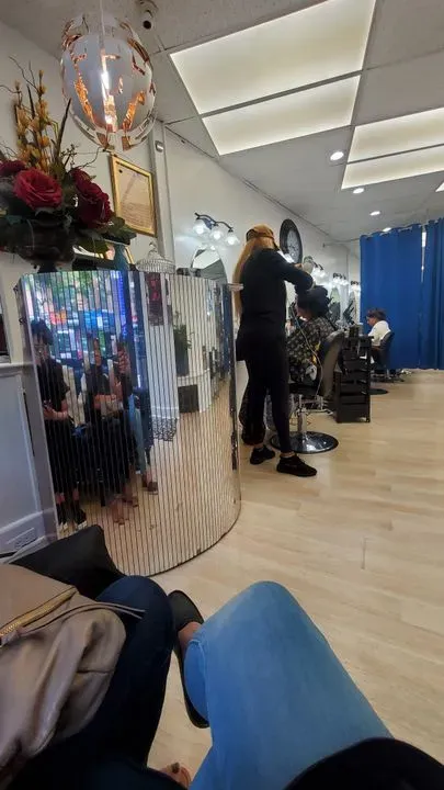 https://cdn.salonspotlight.com/photos/U9KqvkYoHgcyzJP5HoSq/7fd6ecab-e617-446b-a02a-37a41752d36b_720x720
