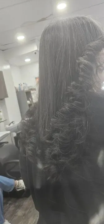 https://cdn.salonspotlight.com/photos/U9KqvkYoHgcyzJP5HoSq/e384fef8-aaff-49ae-9229-f6010df6c6c9_720x720