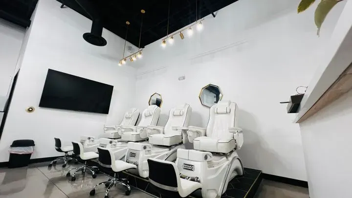 https://cdn.salonspotlight.com/photos/UA0IDsf1v8XYznEwQF4I/5c199134-1067-4b53-9673-341027d2f5c7_720x720