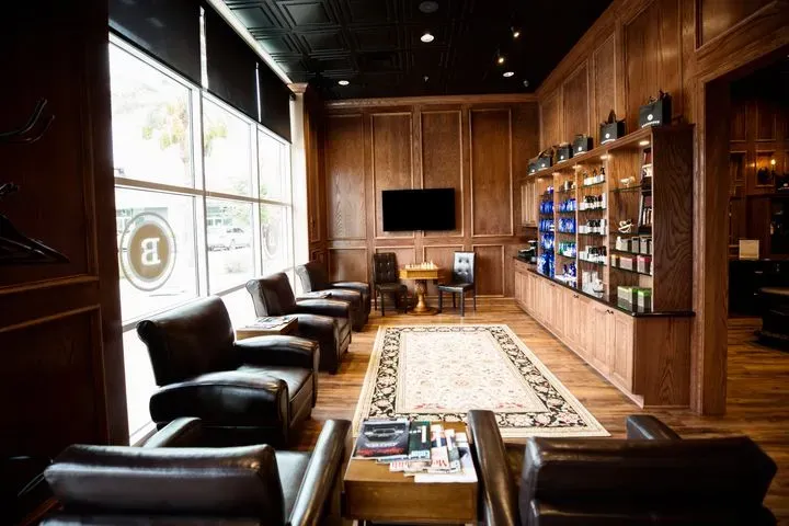 https://cdn.salonspotlight.com/photos/UASm5umCCgs853G1ADxt/767285a8-5d4e-42bd-a9cd-8236fbce40b0_720x720