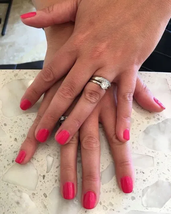 https://cdn.salonspotlight.com/photos/UAqesfzHWaYrZwNEADqb/6c47ea64-e8ac-4308-a286-90f6da6dc002_720x720