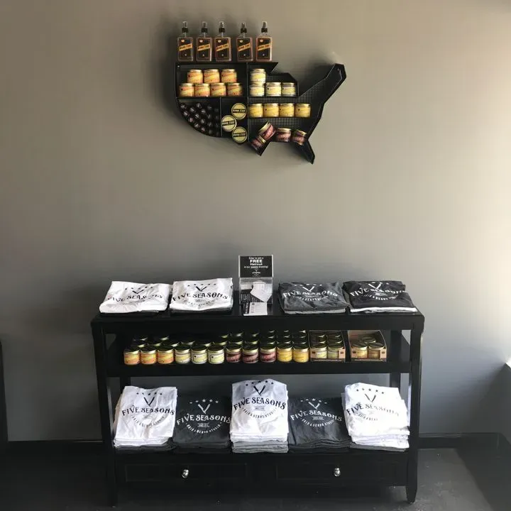 https://cdn.salonspotlight.com/photos/UBXm5GdzXWHLjS3KBY5o/eadf72de-a8cd-4ac2-baf2-d0761db8180b_720x720