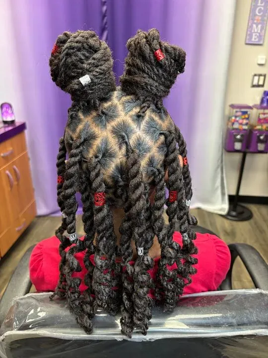 https://cdn.salonspotlight.com/photos/UDFS1u3U7KI90zL8HIBV/2107f8b9-abcf-4f2f-9290-a9882dc77e0d_720x720
