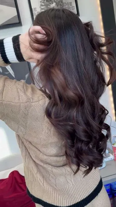 https://cdn.salonspotlight.com/photos/UDP11JF1SFd9MaXzFzAf/00d4b9cb-0d34-4ce3-8b83-77702cd8dec5_720x720