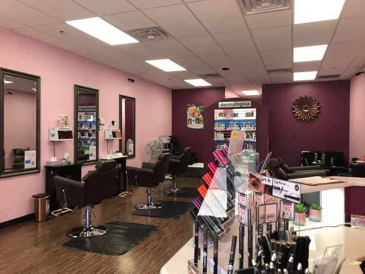https://cdn.salonspotlight.com/photos/UDV4OOQdAby4SG0pontS/09498ddb-0d08-43a7-8ec6-bef8d4ac8fd1_720x720