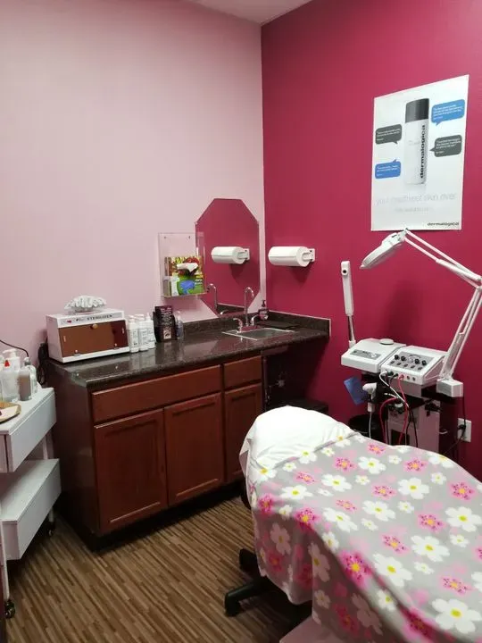 https://cdn.salonspotlight.com/photos/UDV4OOQdAby4SG0pontS/a308b4c9-c937-4943-87ed-67317d0af75e_720x720