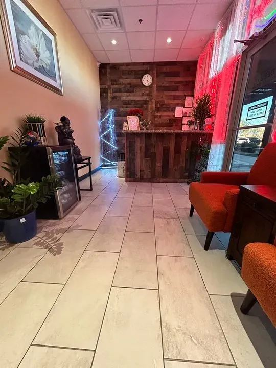 https://cdn.salonspotlight.com/photos/UE3uhpFJyLSuwfL63Jyr/fc2c75ce-74e2-4050-816e-4876acf9a856_720x720