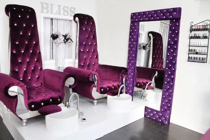 https://cdn.salonspotlight.com/photos/UFTI8bwiQ8p3u7vCFTfo/17c6e522-0c06-433c-93e5-9807bff217ae_720x720