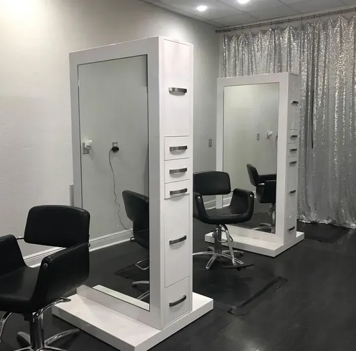 https://cdn.salonspotlight.com/photos/UFTI8bwiQ8p3u7vCFTfo/d81967e4-0bd0-4e9d-b3e7-b06eb0fdbb46_720x720