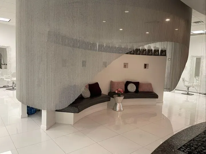 https://cdn.salonspotlight.com/photos/UFwZXg4F1dmtxNGKv5mH/786b1c6f-d53b-4593-bc16-d1449877f56c_720x720